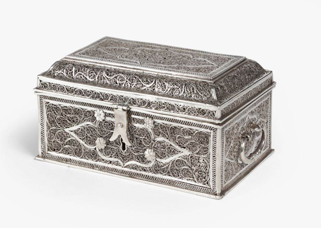 An Indian silver filigree casket