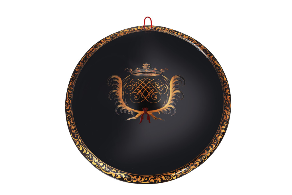 An extremely rare circular Japanese Armorial Lacquer Shield for the Dutch market with initials
