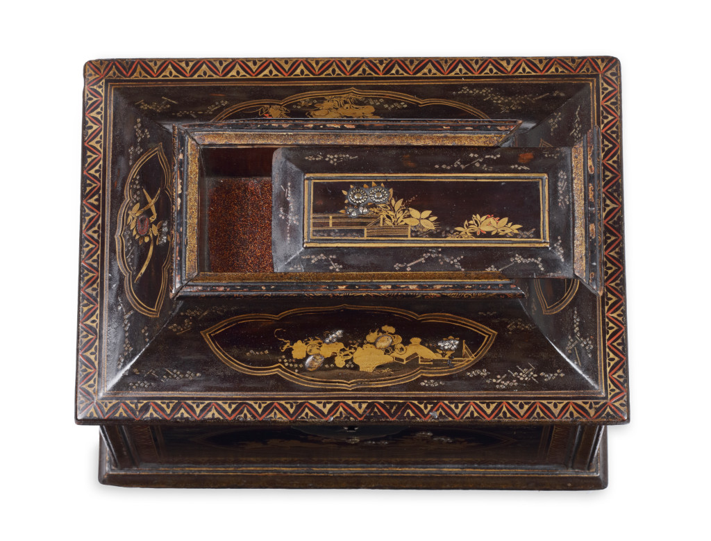 A rare Japanese export lacquer jewellery casket with inlays of precious materials, possibly by the Kichibei Studio