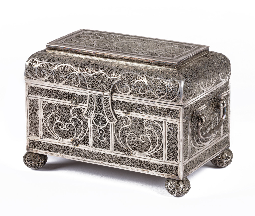 A fine and large Indonesian silver filigree casket