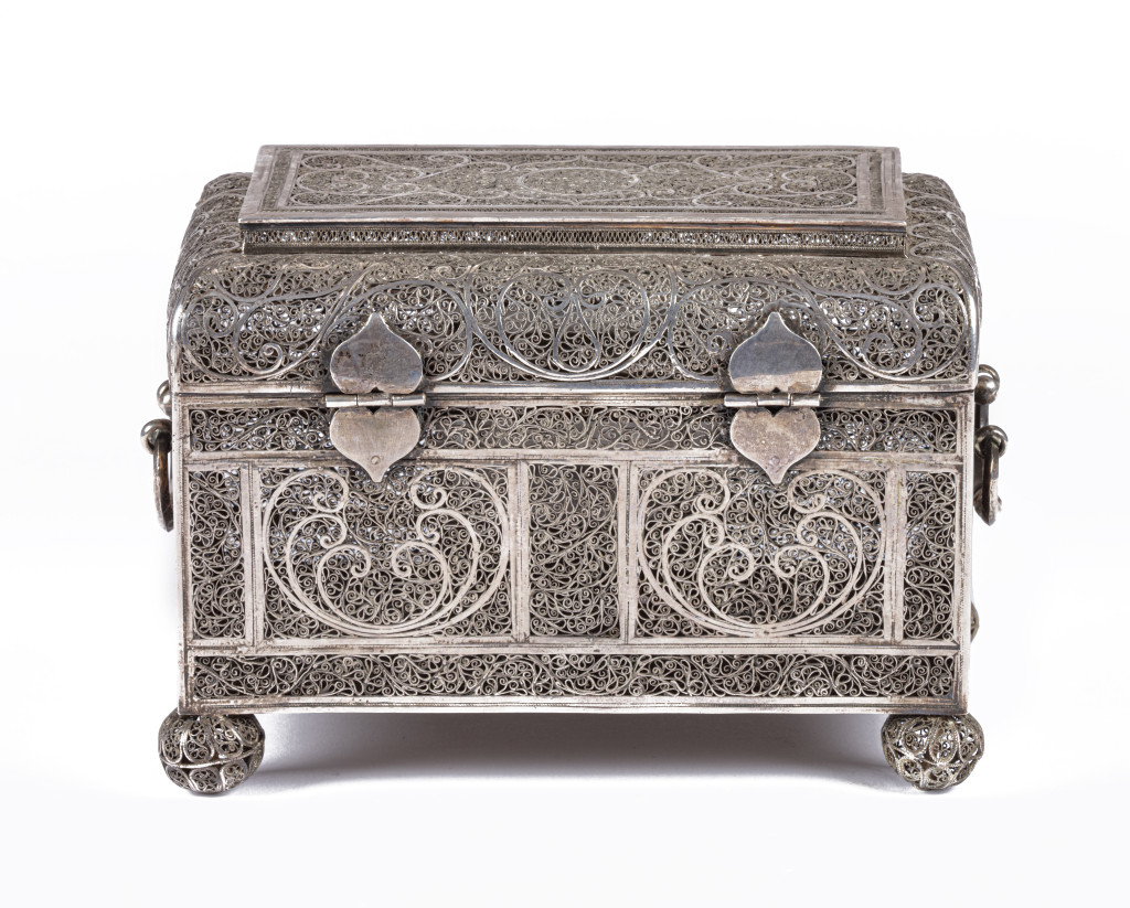 A fine and large Indonesian silver filigree casket