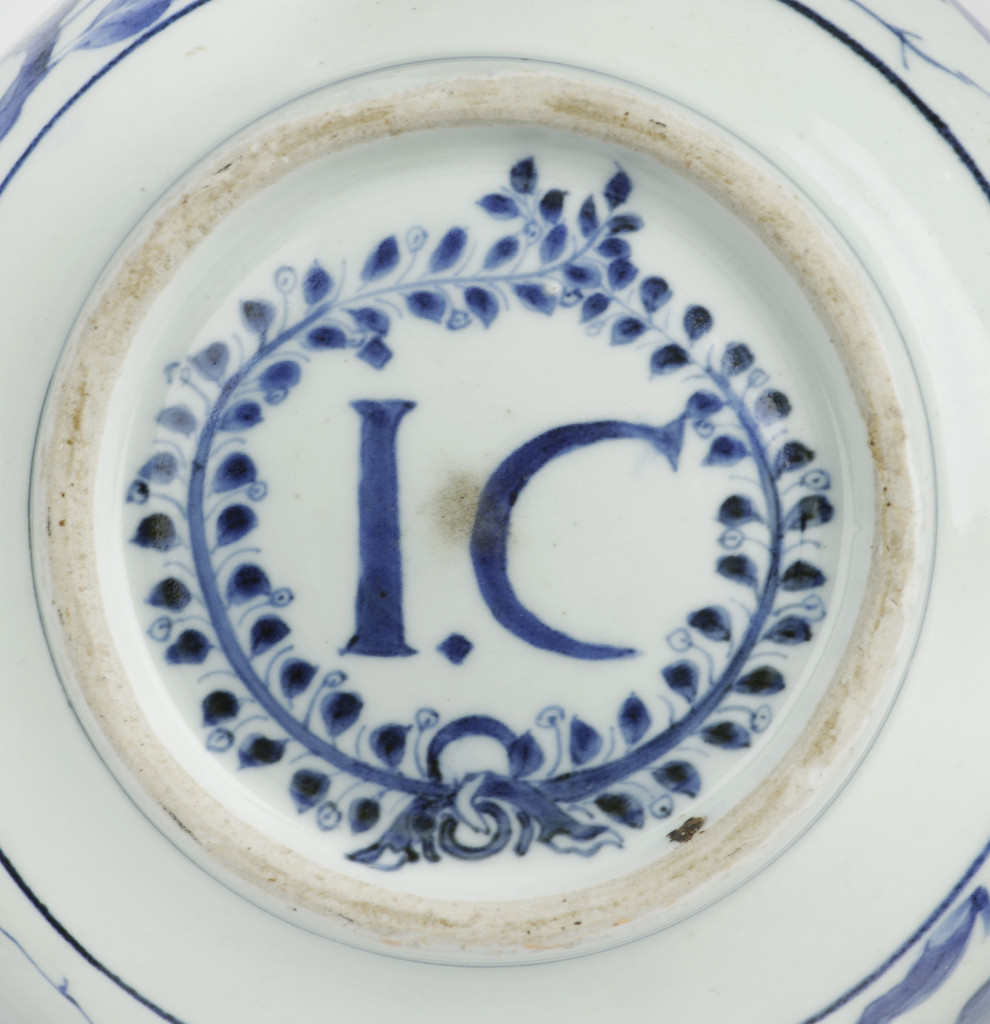 A Japanese Arita porcelain bottle with the initials of opperhoofd of Deshima and Governor-General of the former Dutch East-Indies Johannes Camphuys