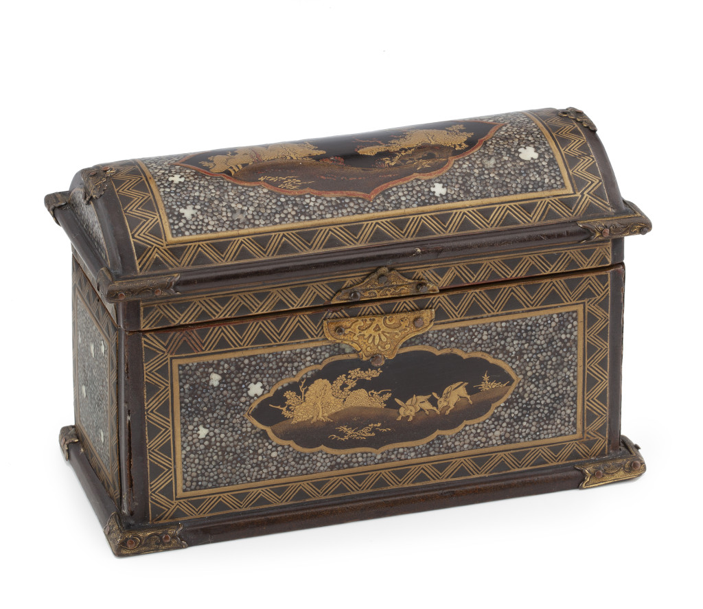 A Japanese miniature or dollhouse export lacquered chest