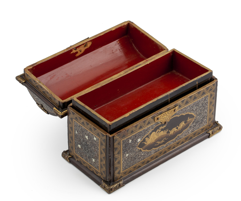 A Japanese miniature or dollhouse export lacquered chest