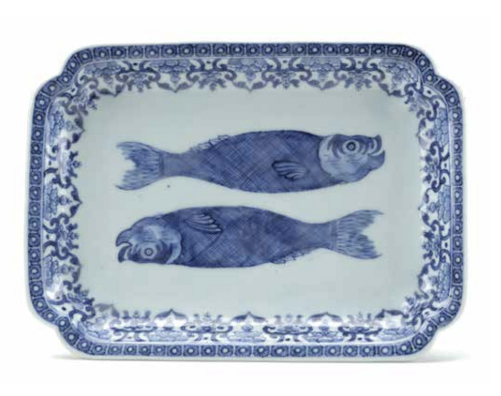 A Chinese blue and white porcelain 'two herring' dish
