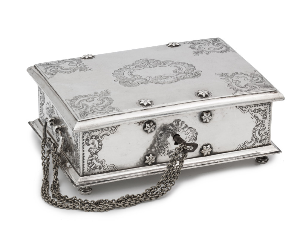 A fine Indonesian silver Rococo engraved sirih box