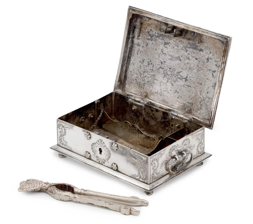 A fine Indonesian silver Rococo engraved sirih box