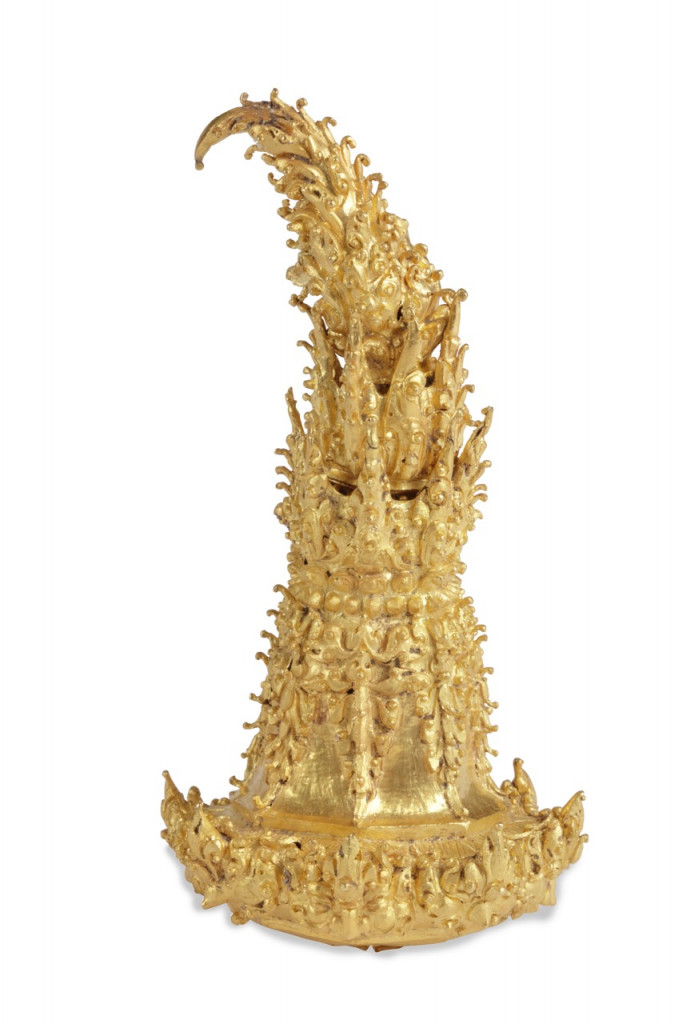 An ancient Hindu-Javanese gold ceremonial dagger or keris hilt or finial