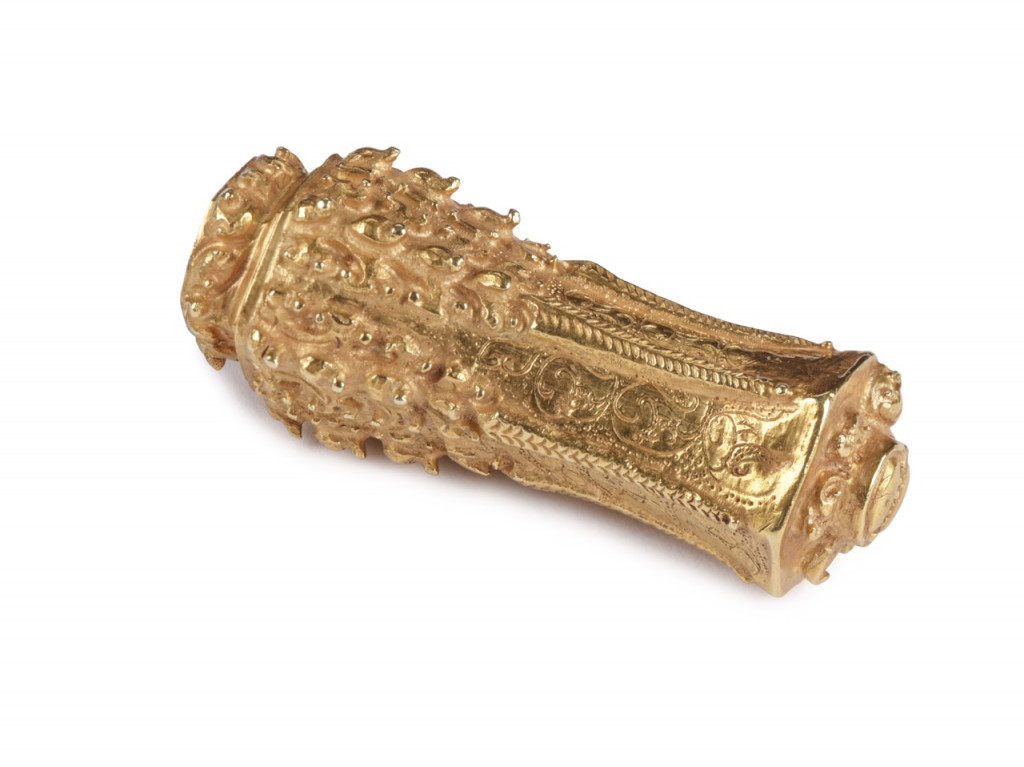 A rare ancient Hindu-Javanese gold fan or fly-whisk finial