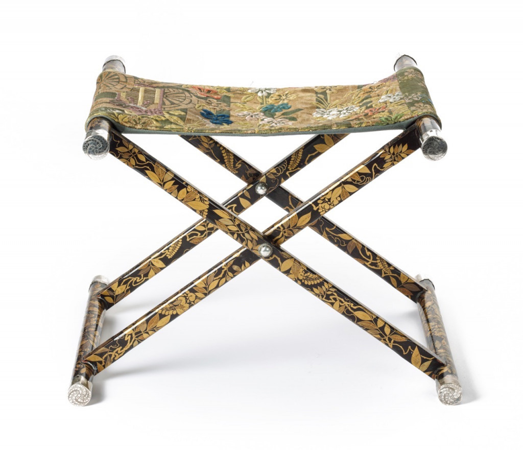 A small Japanese lacquer X-frame folding stool, or kyũsõdai