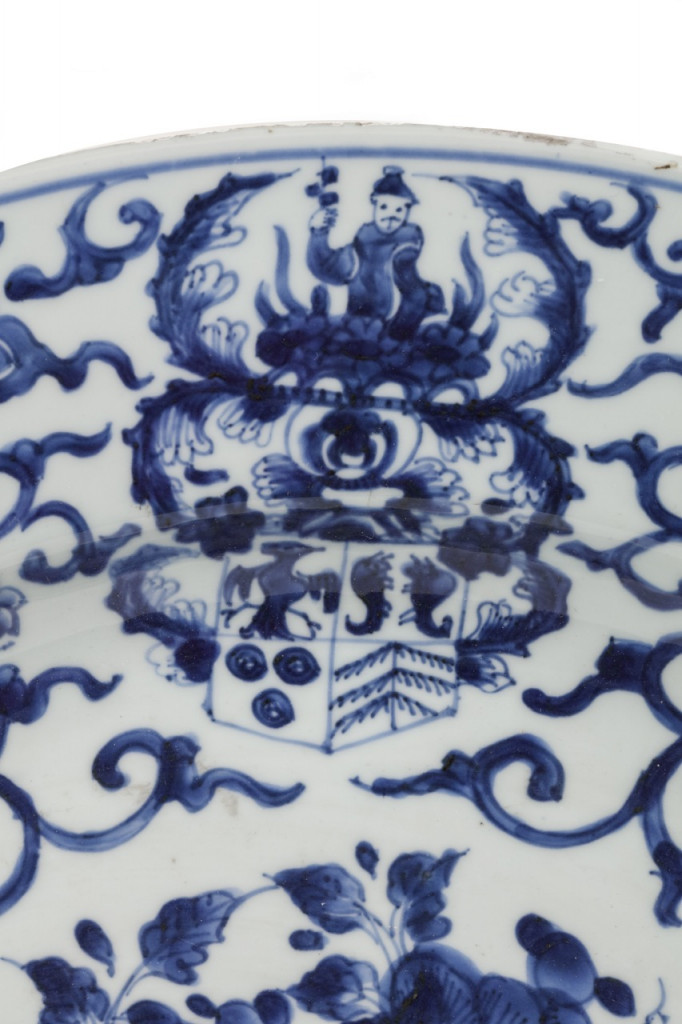 A set of four very large and two smaller Chinese armorial export blue and white porcelain 'Pelgrom' chargers