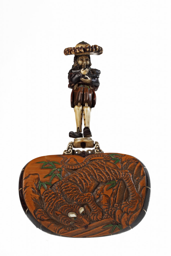 A Tonkotsu (tobacco pouch) and Dutchman netsuke, signed Hasegawa Ikko