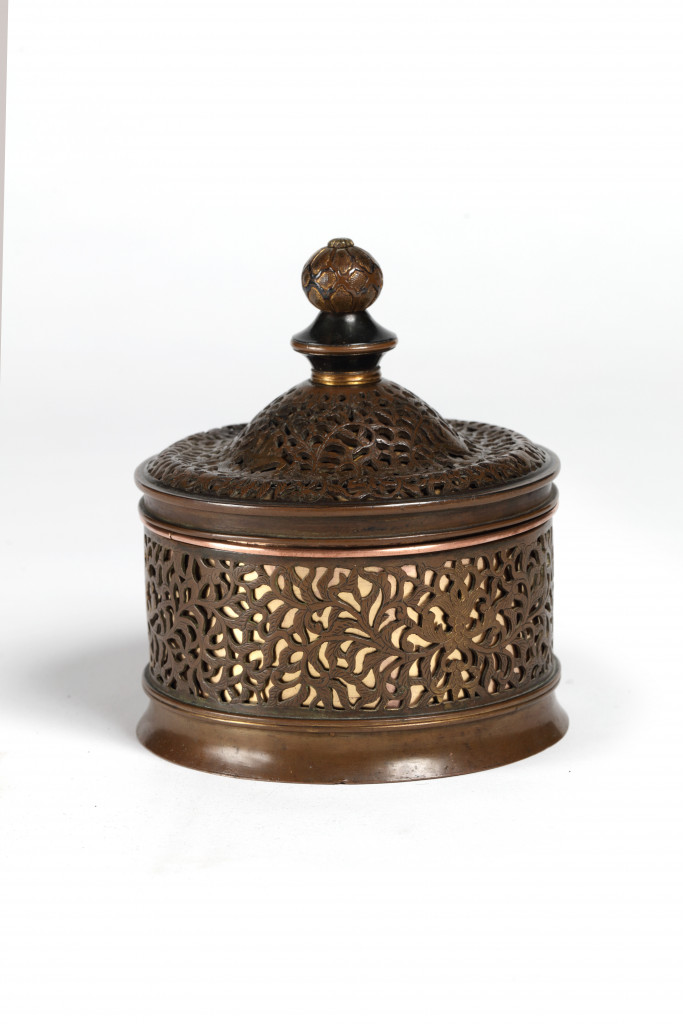 A large Japanese circular Sawasa tobacco jar