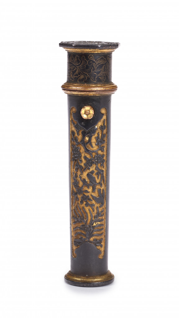 A Sawasa armorial wax container with a seal Japan