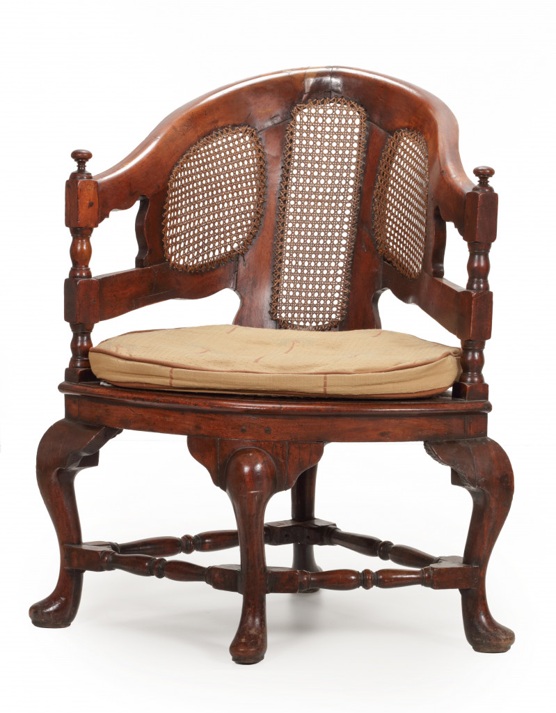 An Indonesian padouk (Pterocarpus dalbergioïdes), djati and rattan corner chair