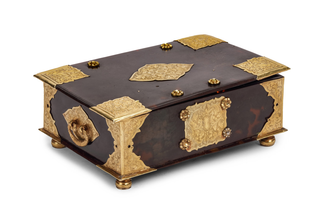 A Dutch-colonial Indonesian tortoiseshell sirih or betel box with gold mounts