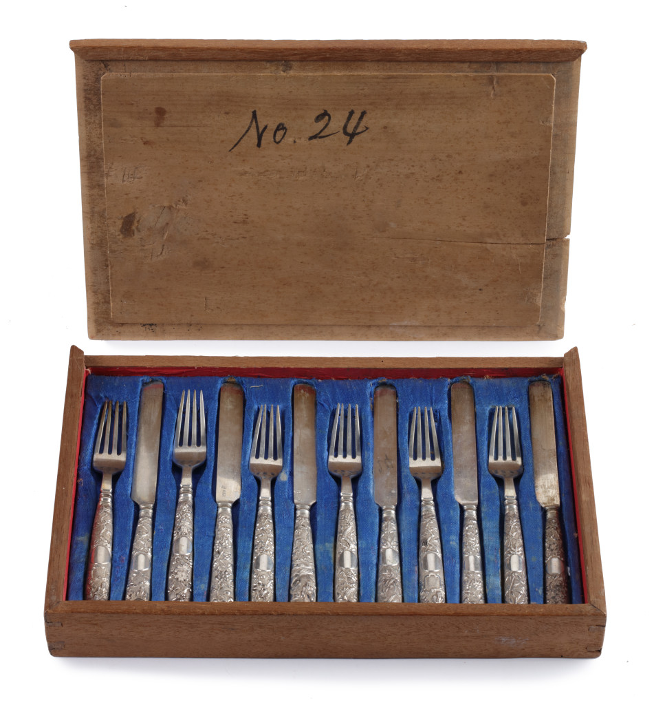 A fine Chinese export silver cutlery set in wood box