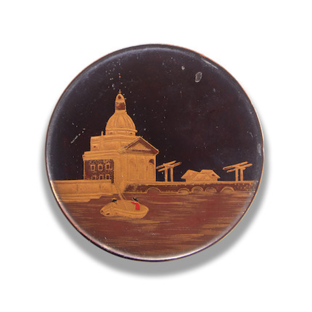 A small Japanese export lacquer circular box with a depiction of the Amsterdam Muiderpoort