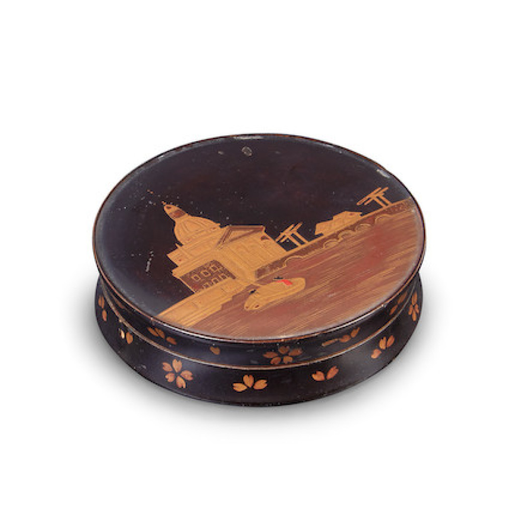 A small Japanese export lacquer circular box with a depiction of the Amsterdam Muiderpoort
