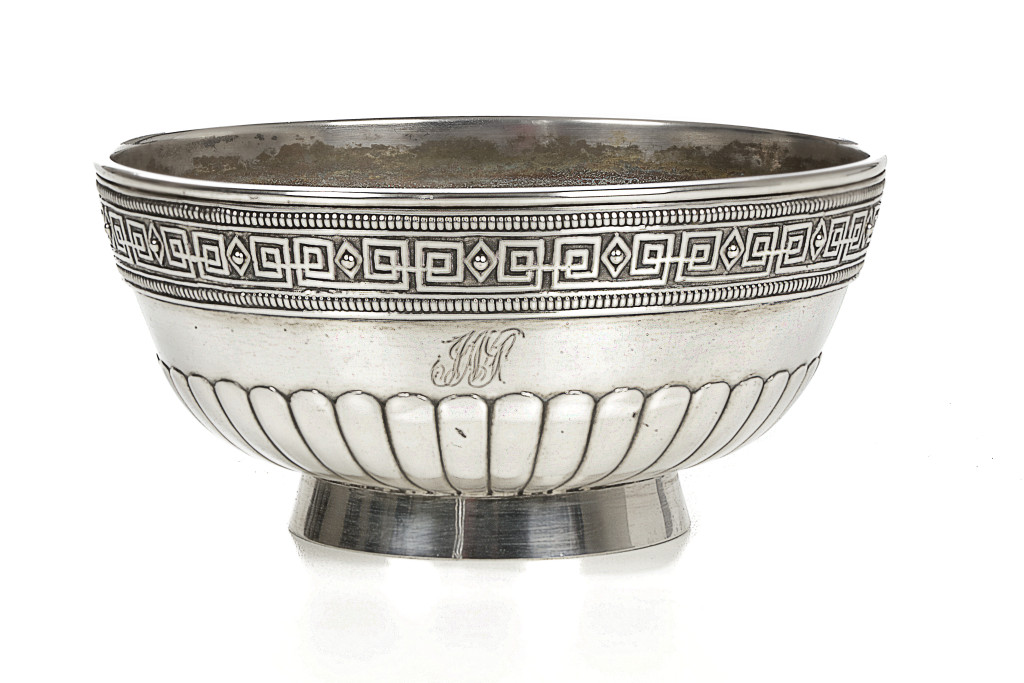 An 18th century China trade silver bowl marked 'T' for silversmith Tunhopp