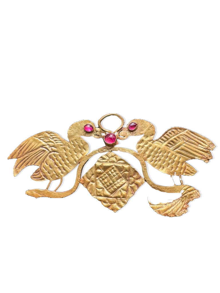 An ancient Hindu-Javanese spinel-set gold pendant