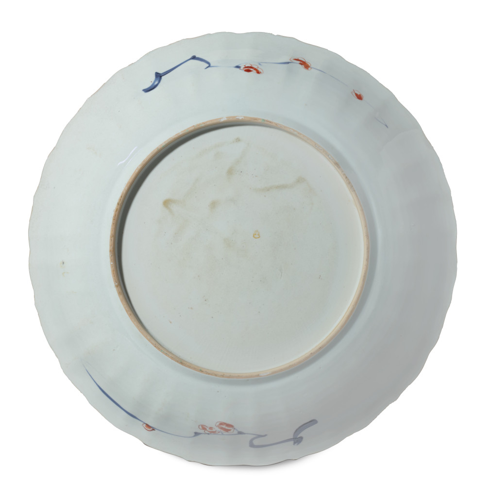 A Chinese export 'famille verte' porcelain armorial dish with the coat-of-arms of Flanders