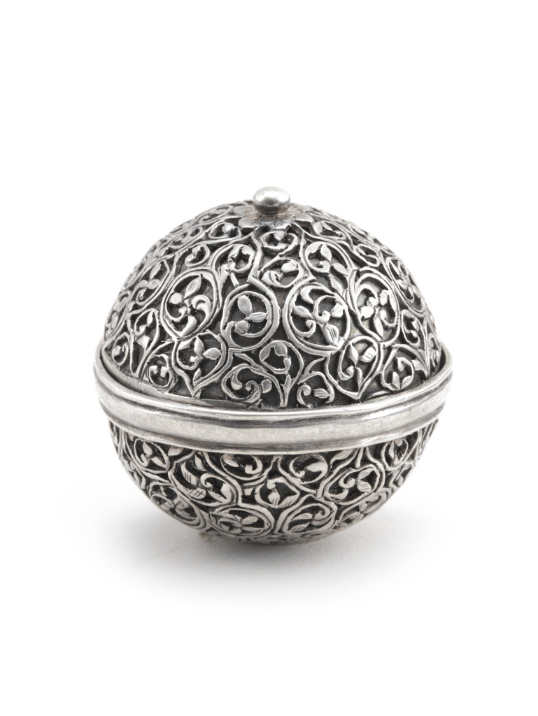 An Indian silver bezoar stone holder