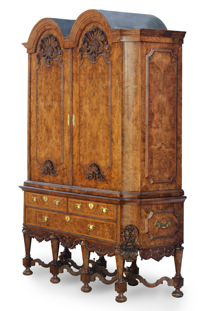 A magnificent Walnut Burr Cabinet on stand or 'kruisvoetkabinet' in the style of Daniel Marot