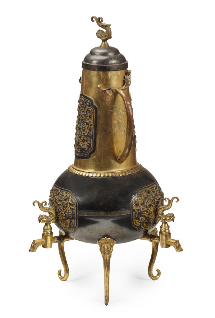 A large Japanese sawasa hot water urn or ‘kraantjeskan’
