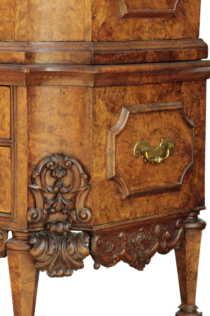 A magnificent Walnut Burr Cabinet on stand or 'kruisvoetkabinet' in the style of Daniel Marot