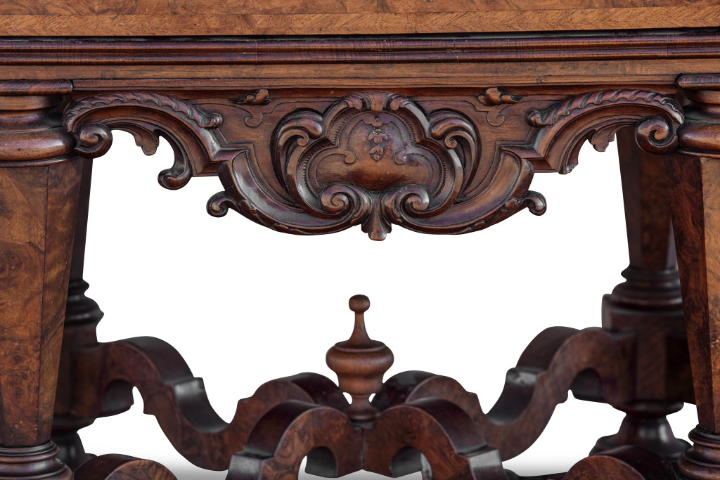 A magnificent Walnut Burr Cabinet on stand or 'kruisvoetkabinet' in the style of Daniel Marot