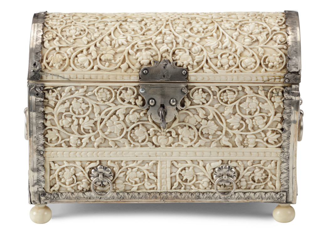 アンティーク　硯 A Dutch-colonial Sinhalese ivory casket with silver mounts and a