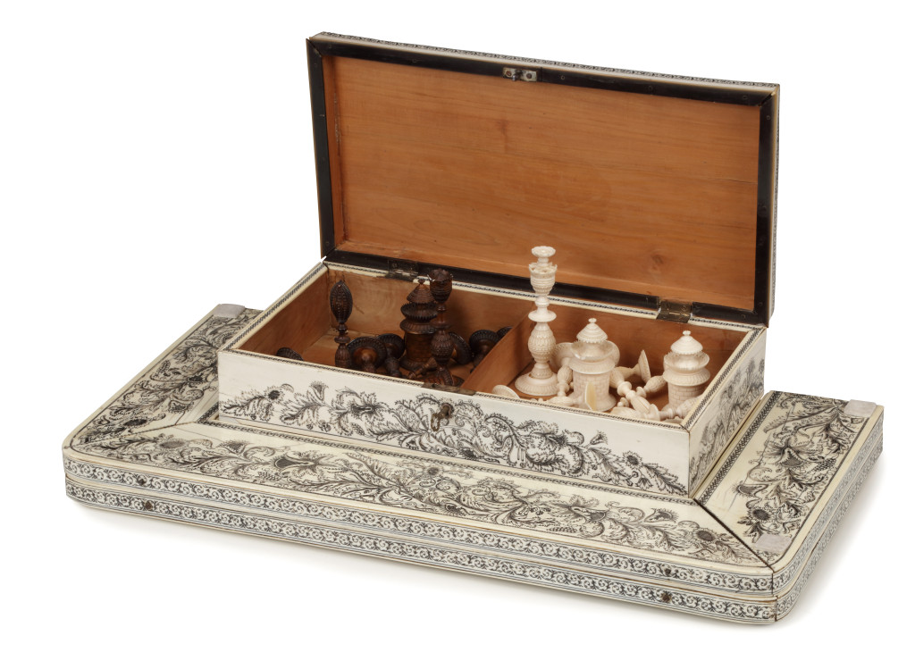 An Anglo-Indian 'vizagapatam' pen-engraved ivory chess set
