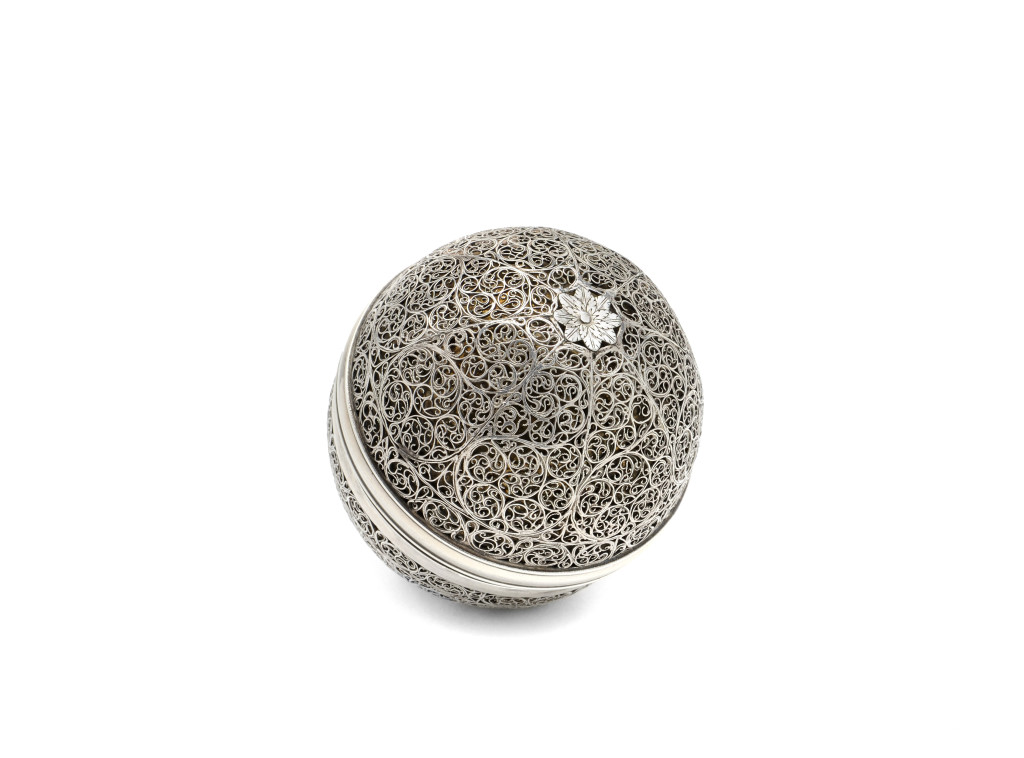 An Indian silver bezoar stone holder