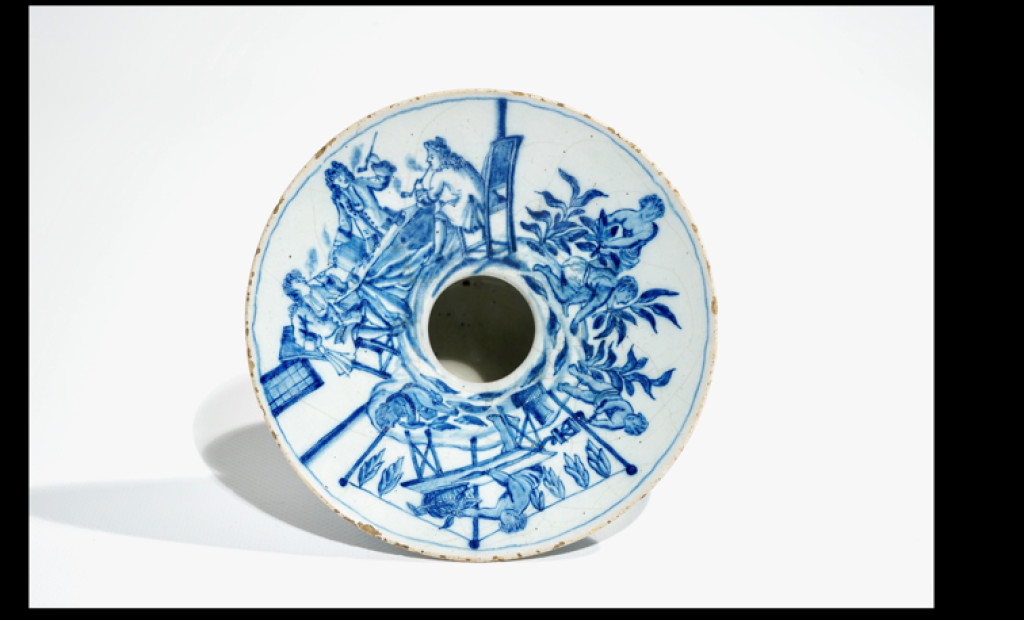 A rare Amsterdam decorated Chinese export porcelain plantation spittoon