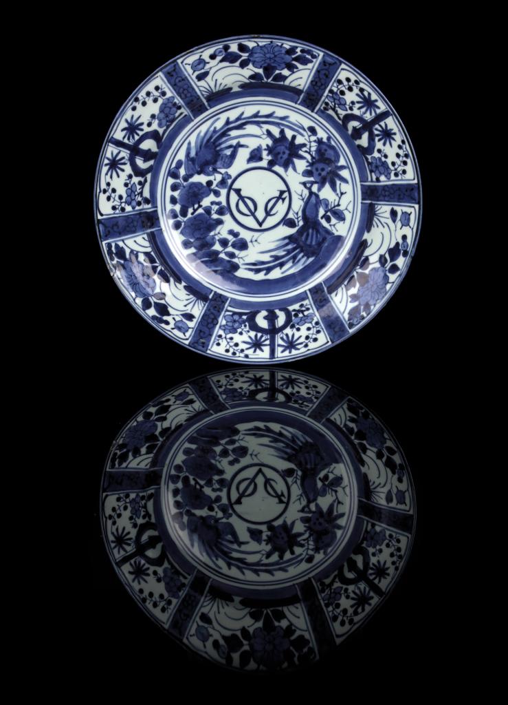 A very fine large Arita blue and white porcelain 'VOC' dish