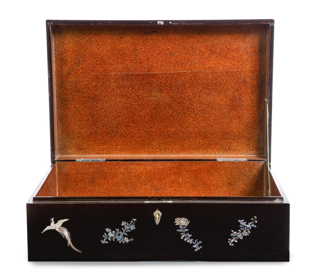 An important Japanese lacquer box with a view of the 'Nieuwe Stadsherberg van Amsterdam' or the Amsterdam waterfront